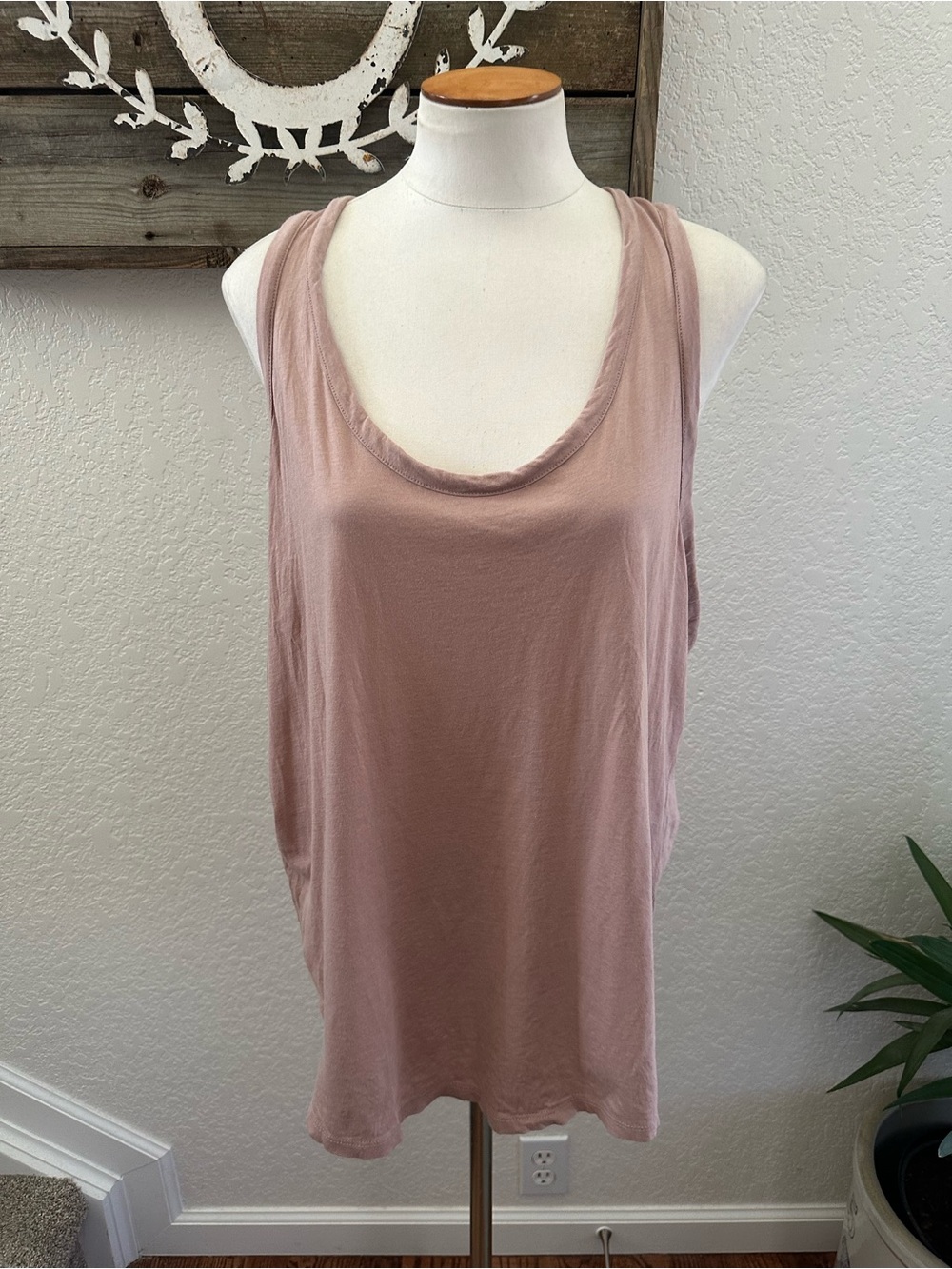 Beyond Yoga Sleeveless Scoop Neck Women's Muscle MTank Top - Dusty Mauve XL